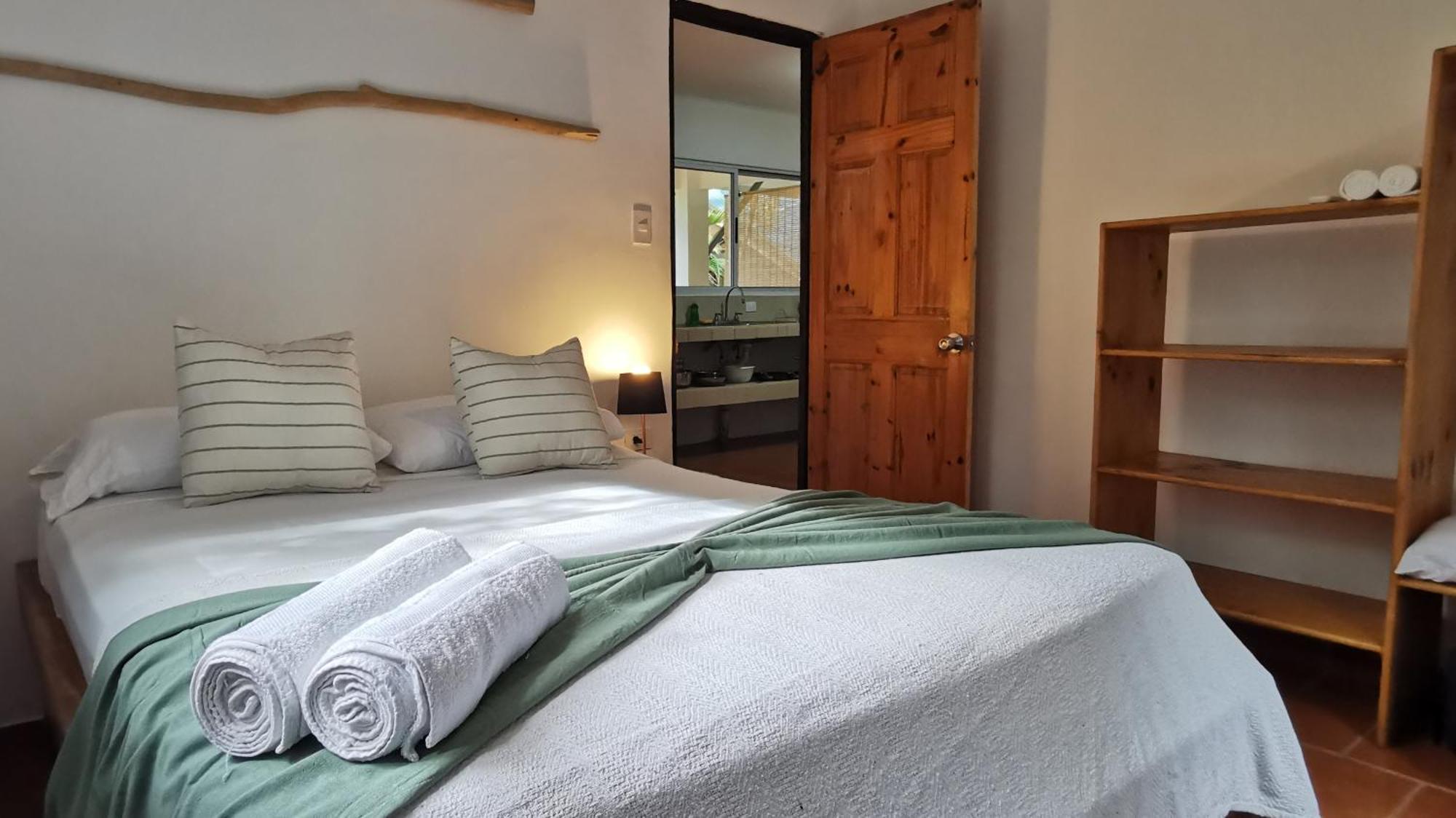 Colibri Apartments - 4 Min Walk To The Beach! Playa Santa Teresa  Room photo